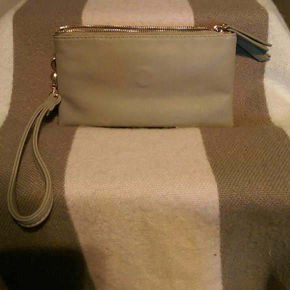 Olivia Miller Wristlet - Picture 2 of 8